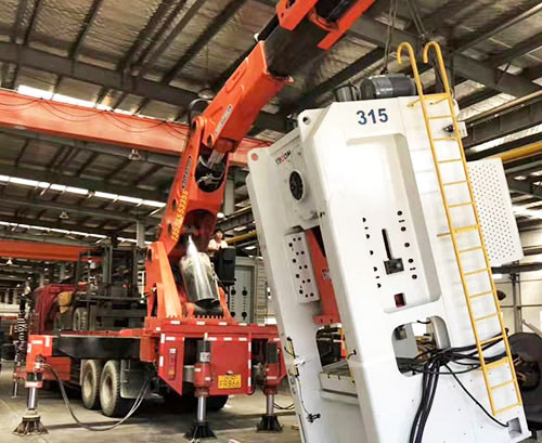 衡水附近随车吊出租，轻松解决运输难题